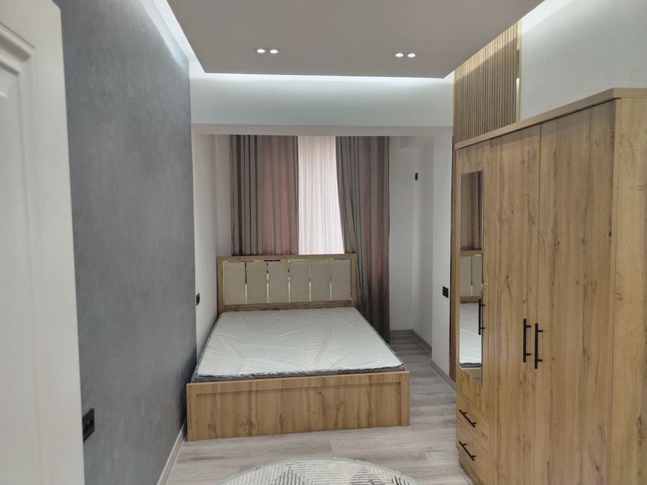 Продаётся своя квартира в центре бухаре