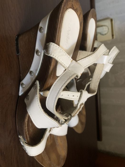 Кожаные босоножки