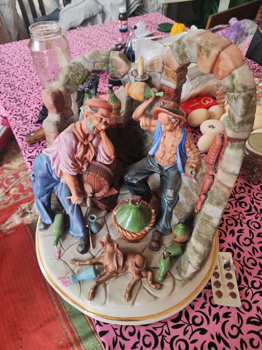 Statuetka iz farfora