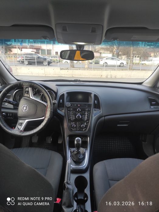 Vând Opel astra J 1.7 cdti 2011 euro 5.Navigatie ,clima, comenzi volan