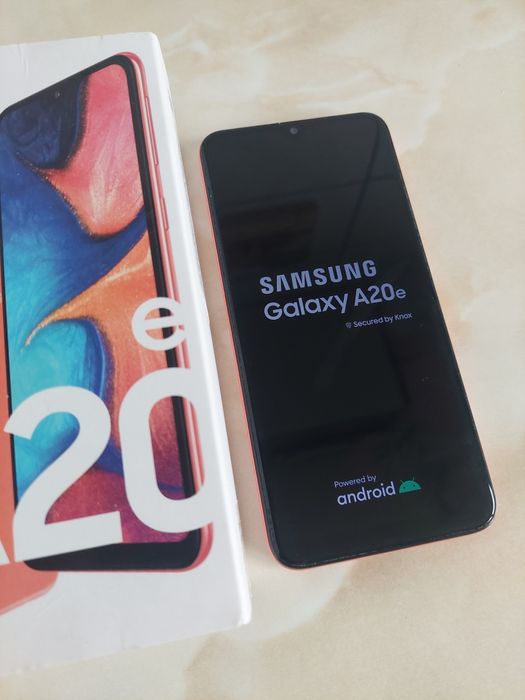 Vând Samsung Galaxy A20e [portocaliu] la cutie + husă //poze reale