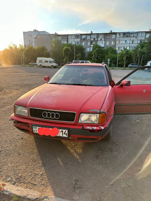 Автомобиль марки Ауди 80