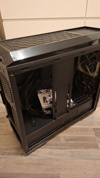 RTX 4070 TI Gigabyte, Corsair DDR 4 - 16GB, i7 12700k, Noctua NH-D15S Black, Carcasa Chiftec Stalion.