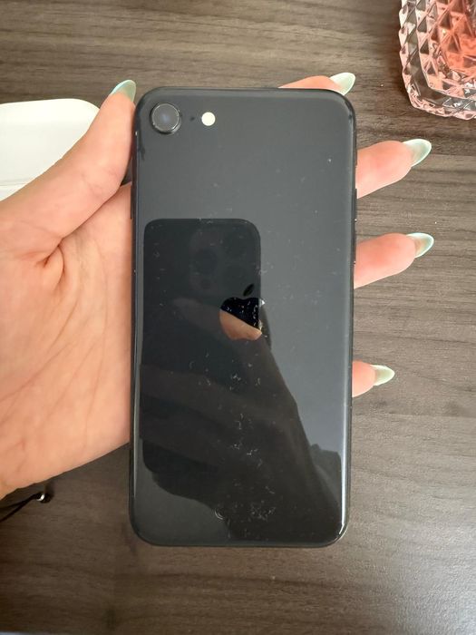 Продавам Iphone SE 2