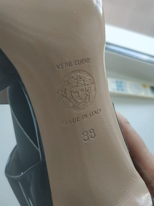 Продам босоножки от VERSACE,38р
