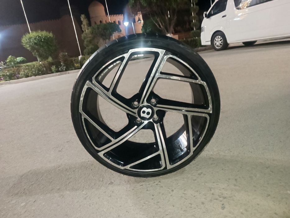 Bentley r18 diskani zori