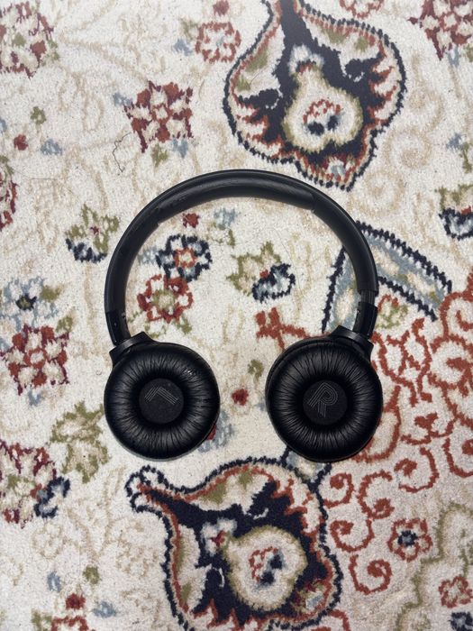 Jbl tune 520bt.