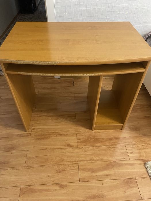 Продам ученический компьтерный стол
