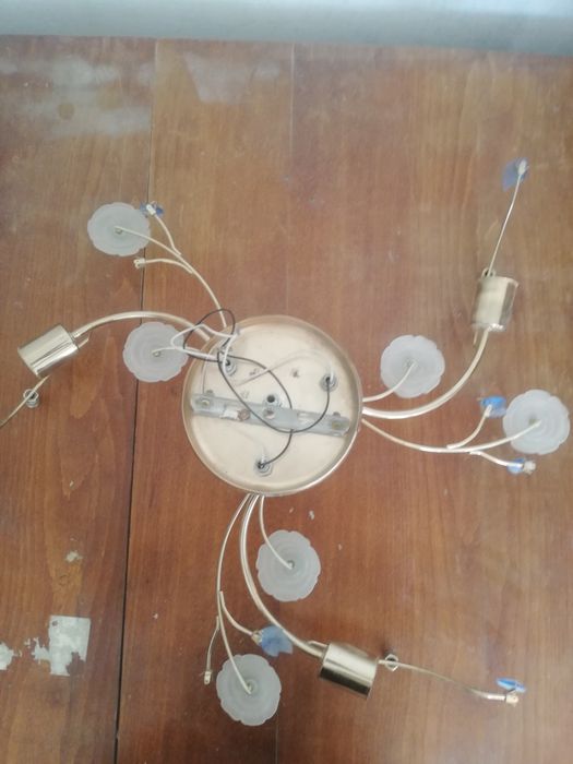 Отдам даром  потолочный светильник