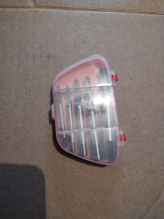 Винт экстрактор 5 штук.