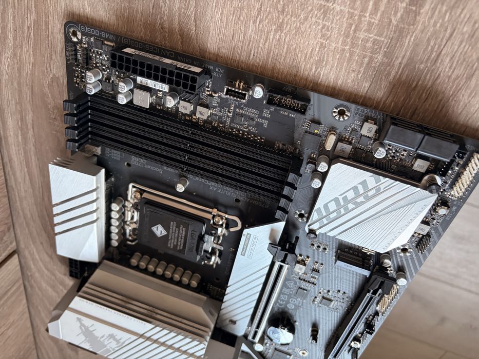 Дъно GIGABYTE b760m aorus elite ax