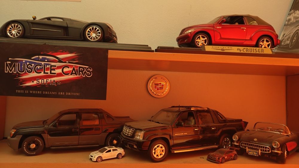 Модели колички 1:18 Chrysler Chevrolet Cadillac