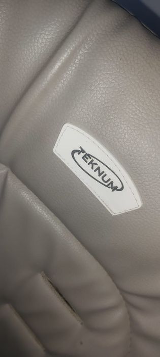 Срочно продам коляску и стульчик для кормления.