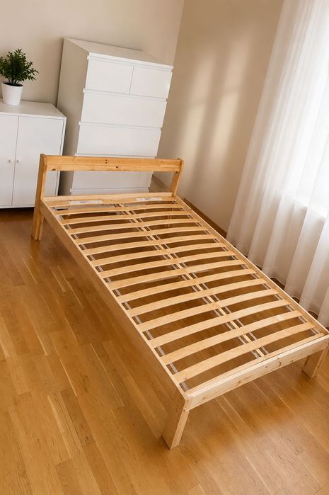 Дървено легло с рамка от IKEA