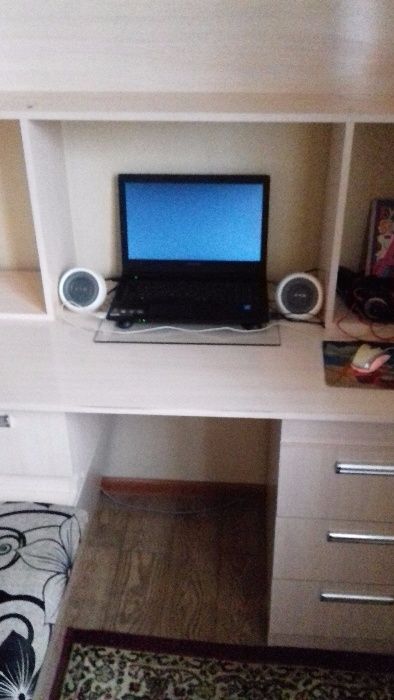 Стол-уголок для учёбы и досуга