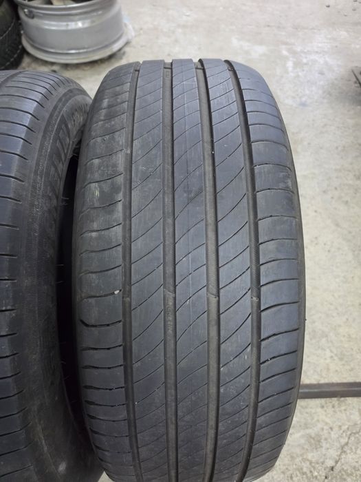 2 Броя 225/55/17 Michelin 5mm 23dot