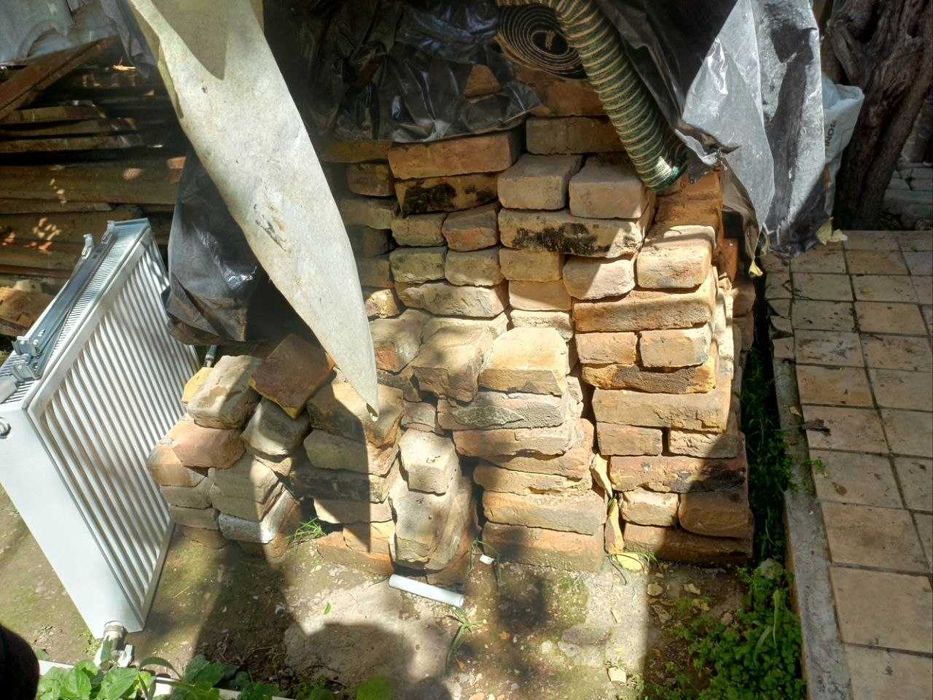 Длинные доски и кирпичи