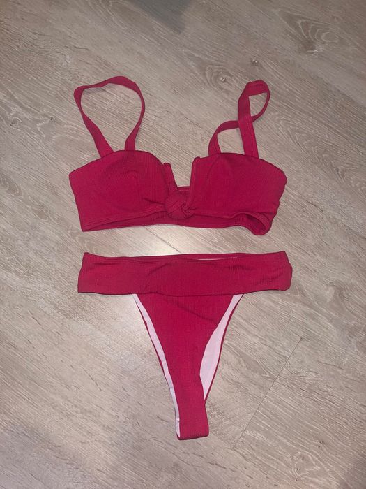 Тъмно розов бански