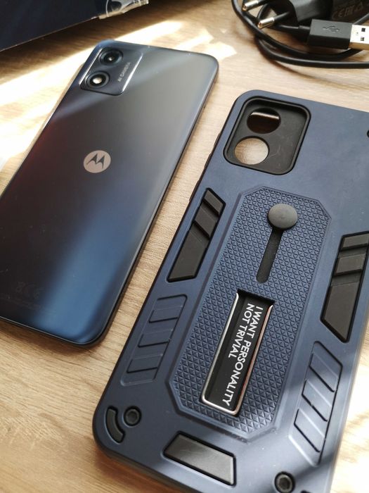 Смартфон Motorola Moto e13, 64GB, 2GB RAM, Cosmic Black - НОВ!