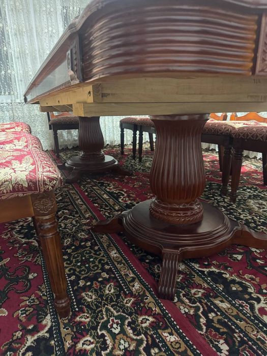 Стол со стульями