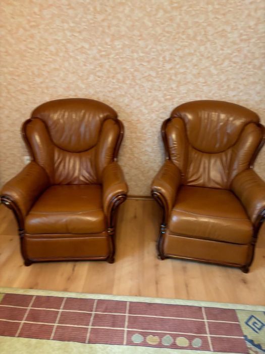 Продается Кожанный диван