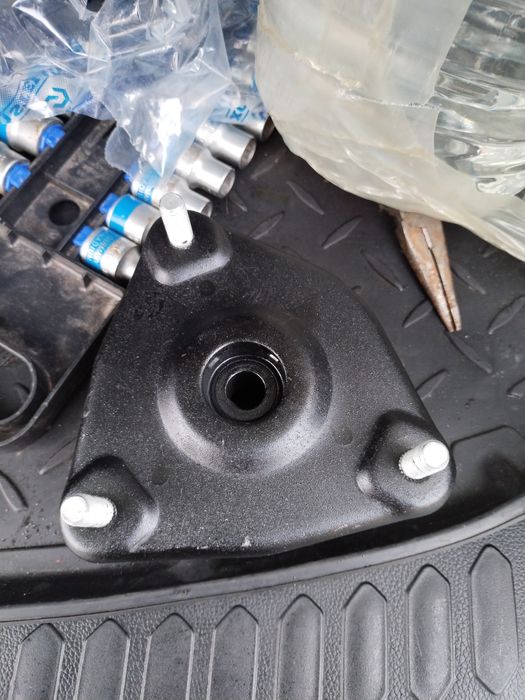 Опора амортизатора