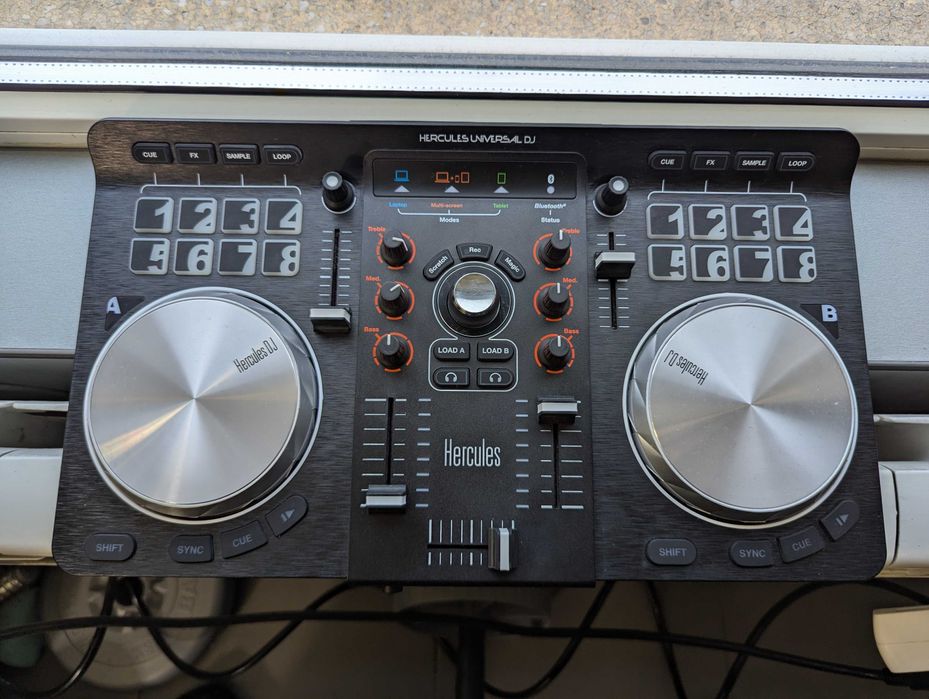 DJ контролер Hercules Universal