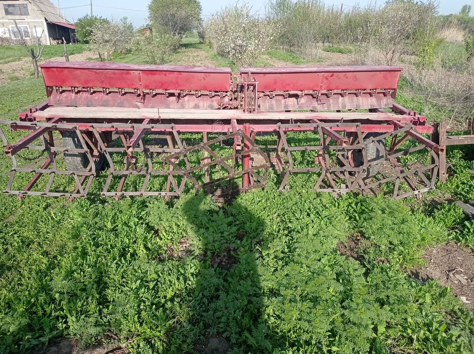 Сеялка травяная. Навесная.