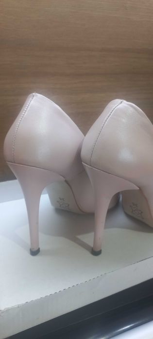 Елегантни дамски обувки стилето, естествена кожа