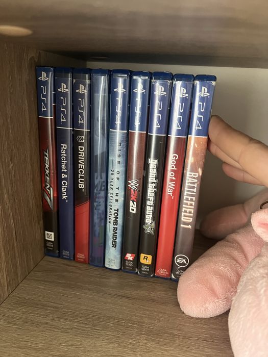 Прейстешън 4 с девет диска