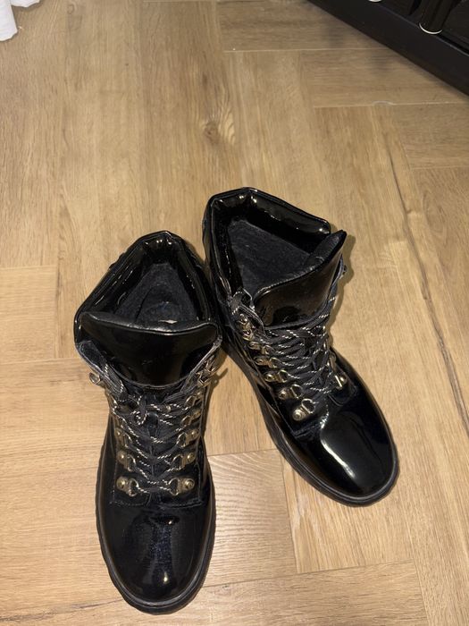 Демисезонные лакированные полусапоги KEDDO