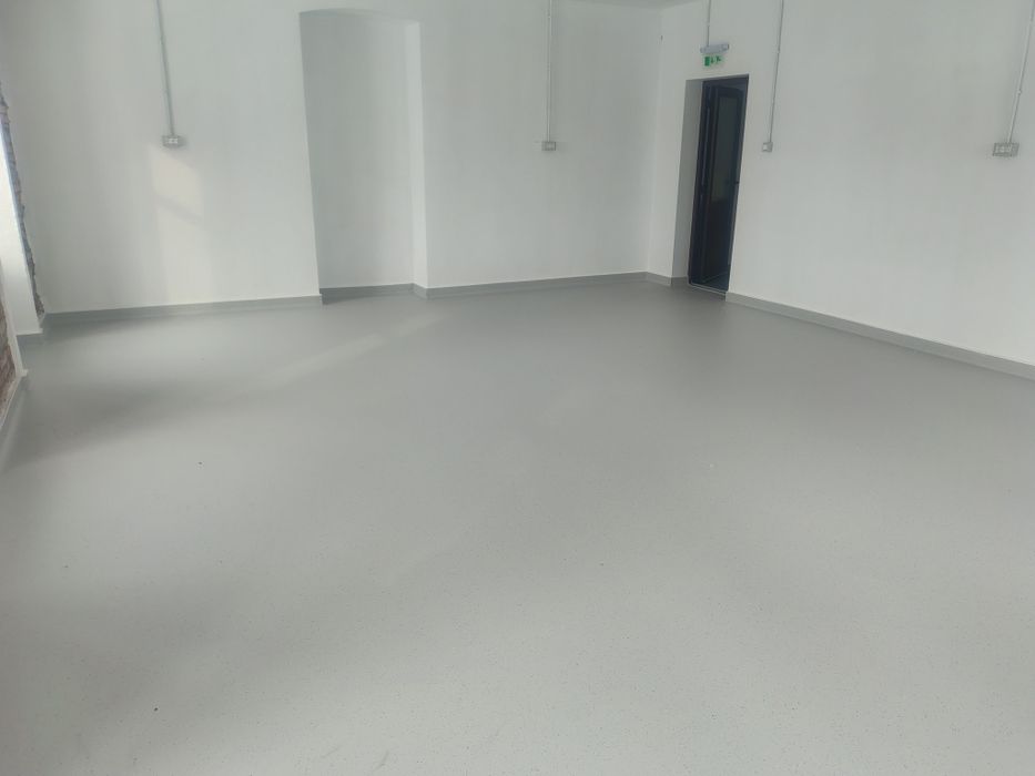 execut montaj de pardoseli