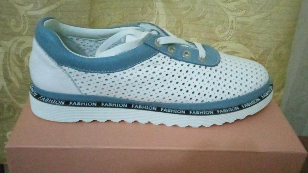 Продаю кроссовки ЭКО кожа