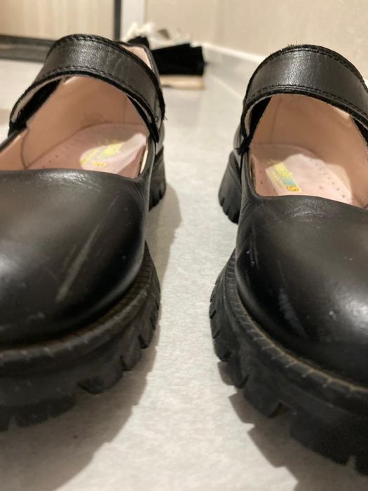 Школьные туфли
