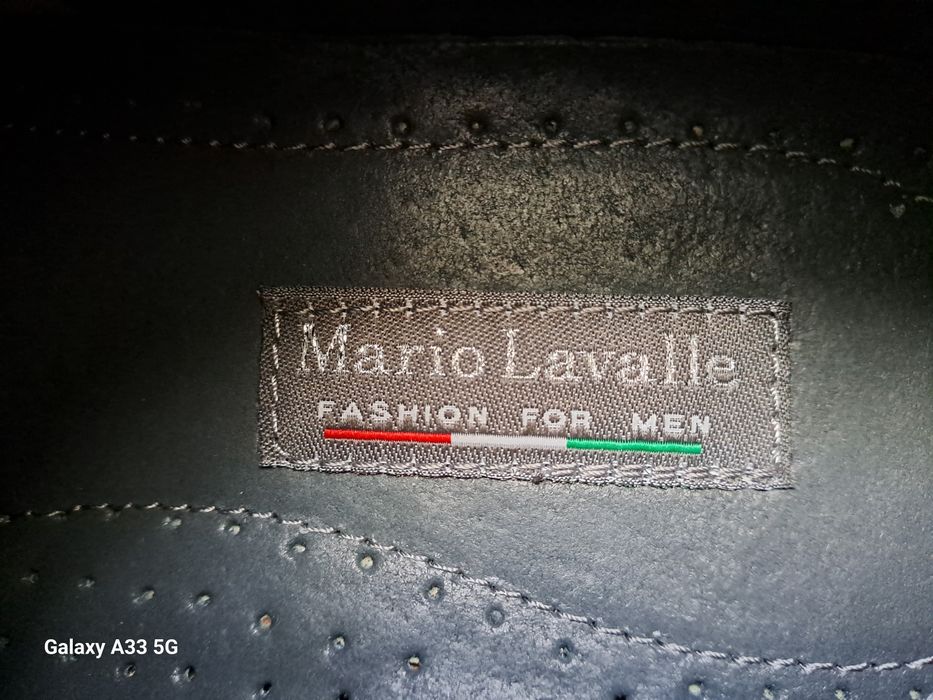 Vând pantofi noi din piele naturală pentru bărbați. 
Brand: Mario Lava