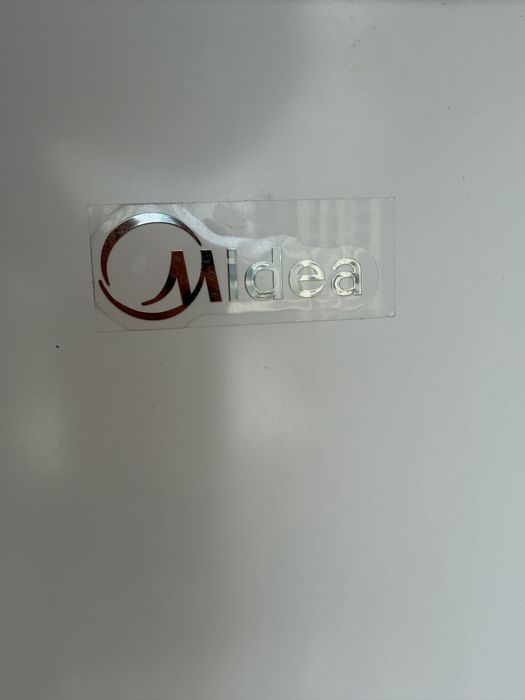 Морозильник ( midea) в идеальном состоянии