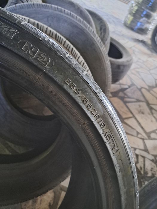 Одна шина мишлен 235/35/19