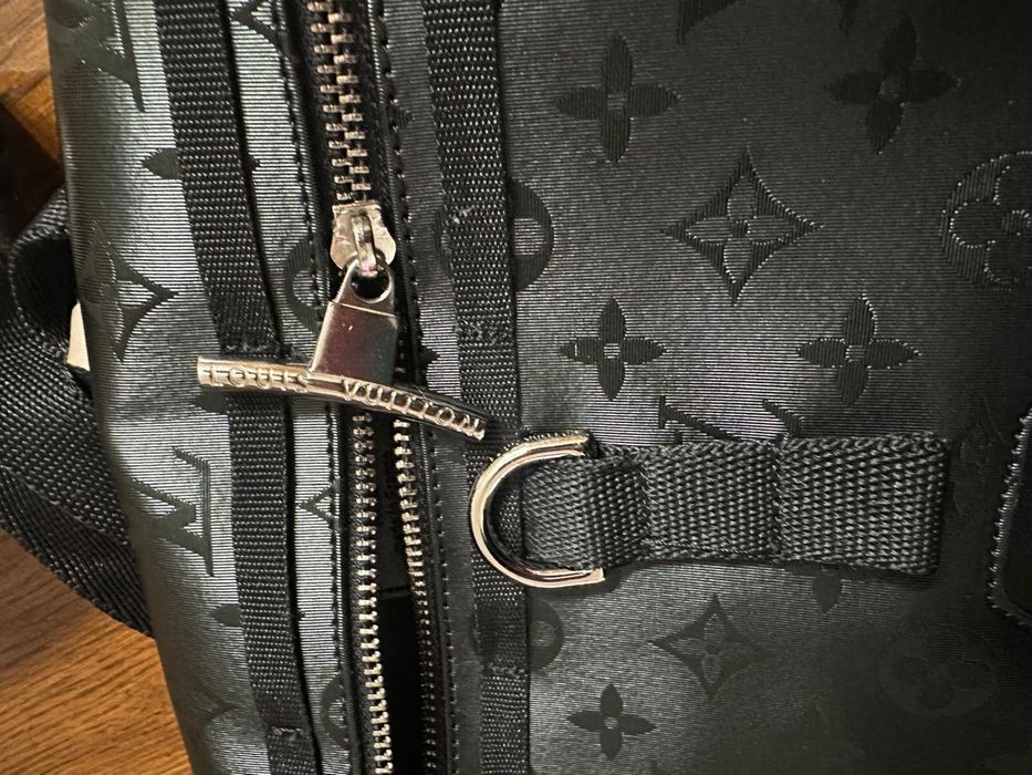 Borseta unisex LV super calitate detalii whats