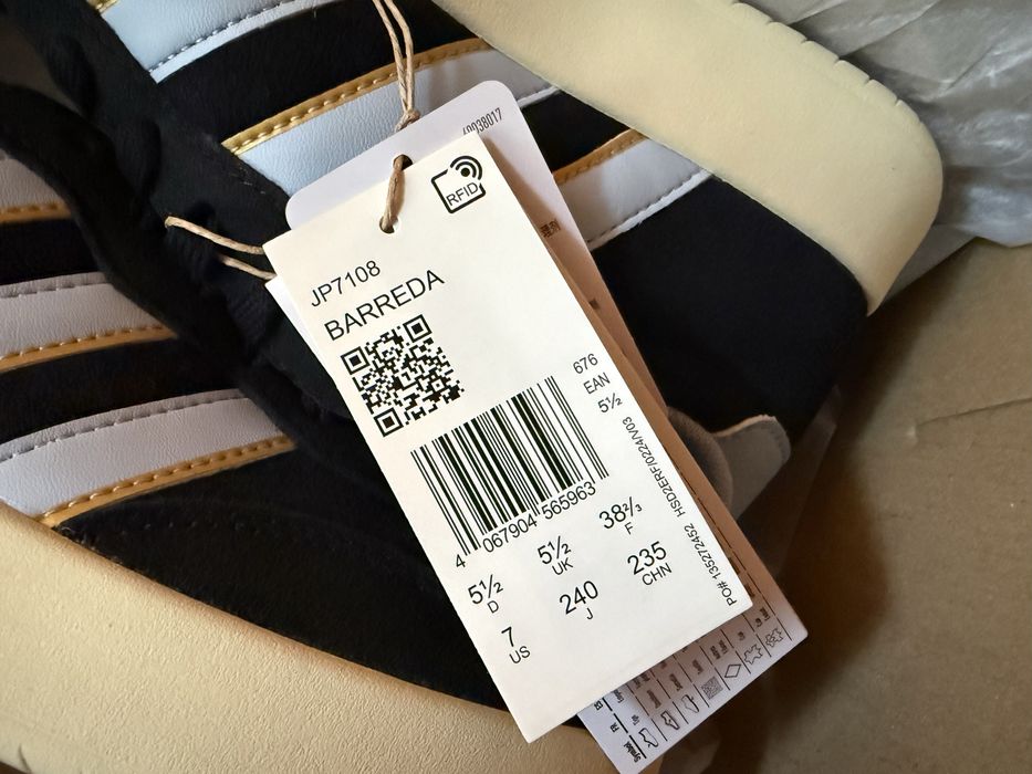 Adidas Barreda ОРИГИНАЛНИ дамски маратонки - 38,5/24,5см