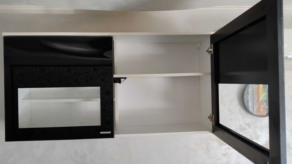 ШКАФ ЗА ХОЛ-/Черно и Бяло/