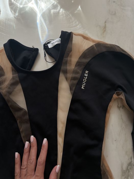 Боди Mugler      .