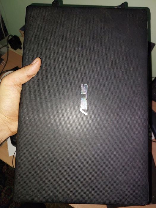 Asus notebook sotiladi