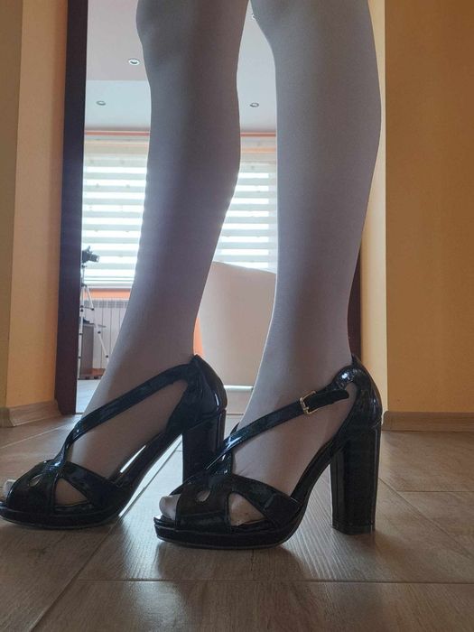 Дамски сандали на ток