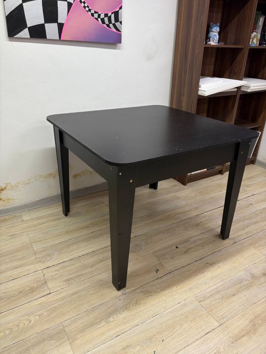 Стол квадратный черный