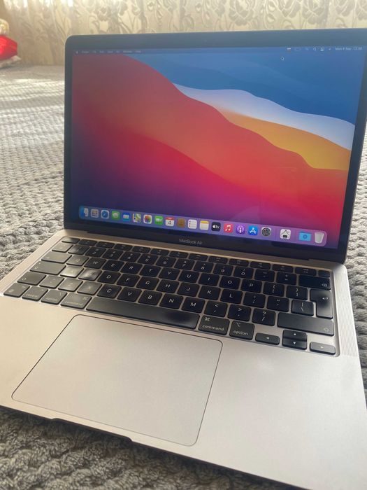 Apple MacBook Air 13' (M1) 256GB Space Gray - като нов!