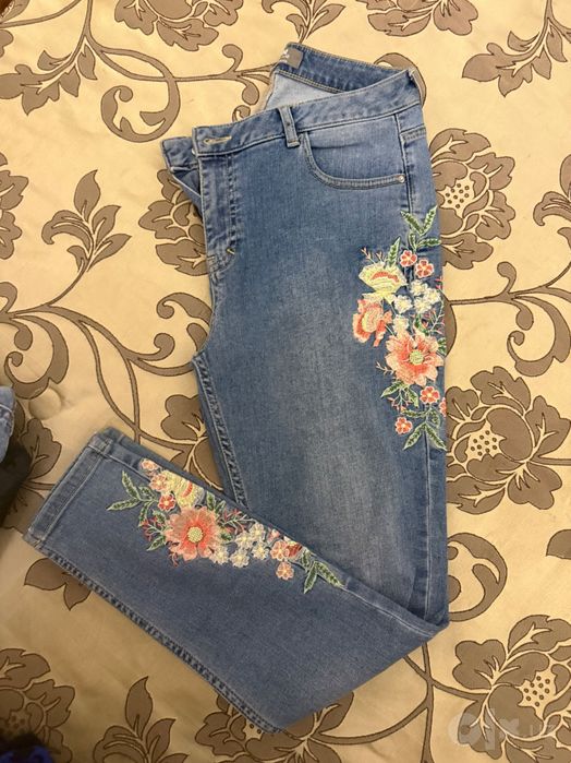 Женские джинсы от бренда HM
