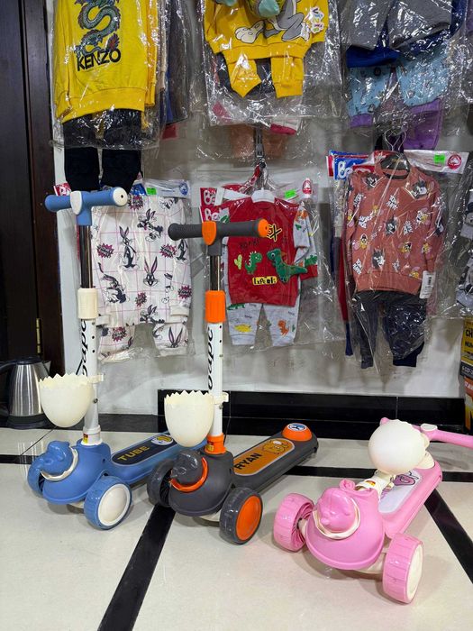 Новые самокаты в магазине.