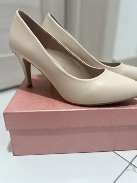 Qaymoq rangli Ayollar tufligi 39 Razmer