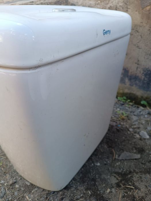 Продам унитазы и бачки