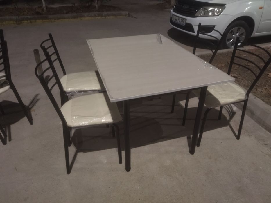 Кухонный стол для дома кафешек и других заведений 870.000 сум